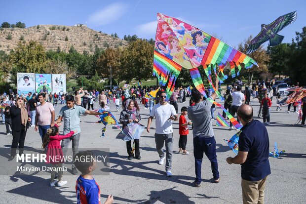 پرواز بادبادک ها به یاد کودکان غزه در بجنورد