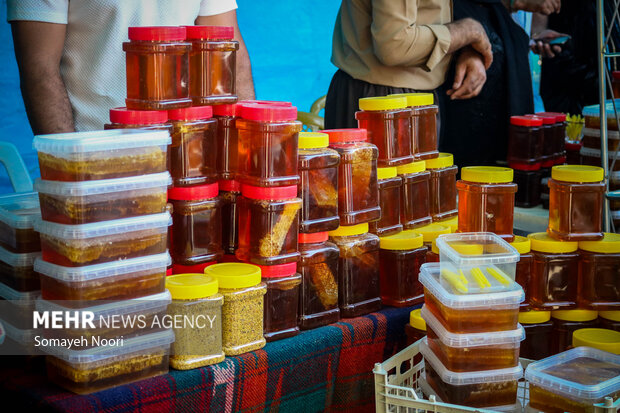 نخستین جشنواره «بادام و عسل» در کرمانشاه