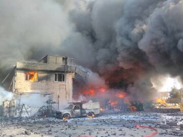 مهار حریق در بازار آهن شادآباد ادامه دارد/ علت وقوع حادثه