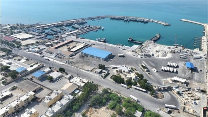 قطریها در «بندر دیر» سرمایهگذاری میکنند قطریها در «بندر دیر» سرمایهگذاری میکنند