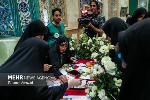 زنان تهرانی در همدلی طلایی به جبهه مقاومت طلا اهدا کردند