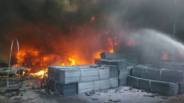 آخرین جزئیات اطفای حریق در بازار آهن شادآباد آخرین جزئیات اطفای حریق در بازار آهن شادآباد