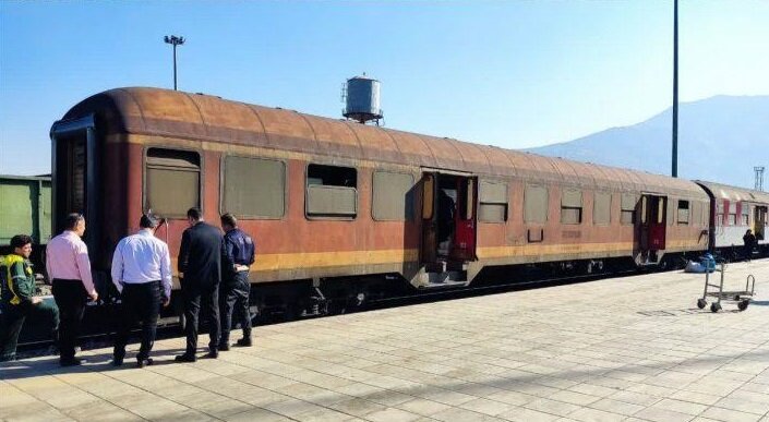 بیمحلی به قطار محلی/ مشکلات خط ریلی لرستان از تابستان تا زمستان!