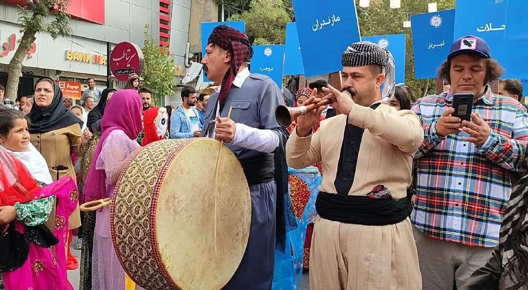 هفدهمین جشنواره بین المللی تئاتر خیابانی مریوان آغاز شد