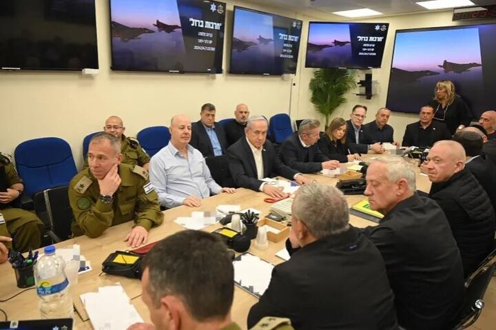 Israel holds cabinet meeting underground amid fear