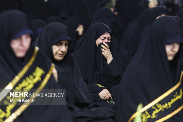 آئین شمعگردانی خادمان حرم حضرت معصومه(س) آئین شمعگردانی خادمان حرم حضرت معصومه(س)