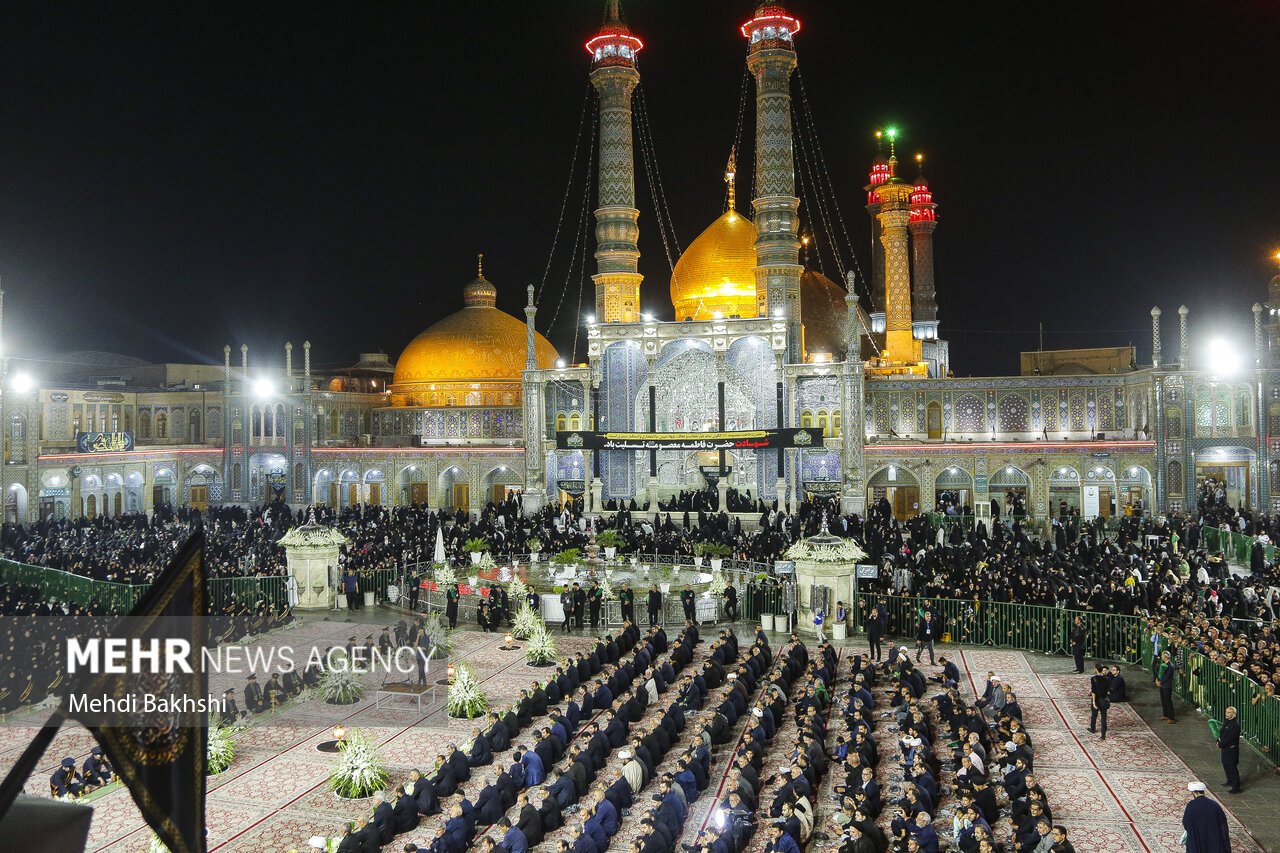 برنامه های ایام شهادت حضرت معصومه(س) با آیین شمع گردانی خادمان