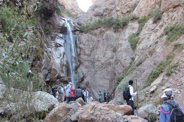 ظرفیت محلی استفاده ملی/لواسان در تعطیلات جای سوزن انداختن نیست ظرفیت محلی استفاده ملی/لواسان در تعطیلات جای سوزن انداختن نیست