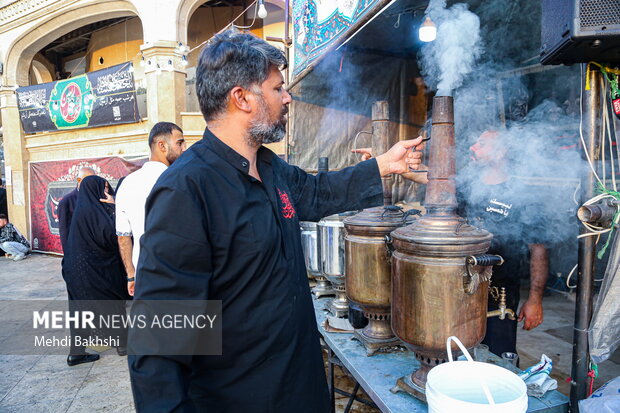 پذیرایی موکب های ایرانی و عراقی از عزاداران حضرت معصومه(س)