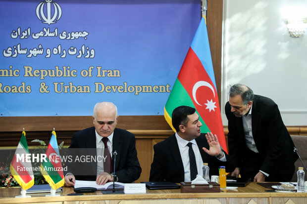 Meeting between Azeri dep. PM, Iran road minister