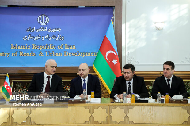 Meeting between Azeri dep. PM, Iran road minister