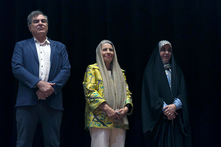 احترام برومند تجلیل شد/ همسایهای که حواسش به همه هست احترام برومند تجلیل شد/ همسایهای که حواسش به همه هست