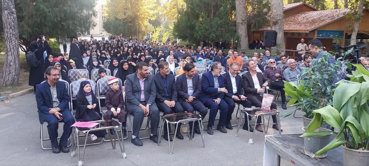 محفل قرآنی «ماه و مهر» در کرج برگزار شد