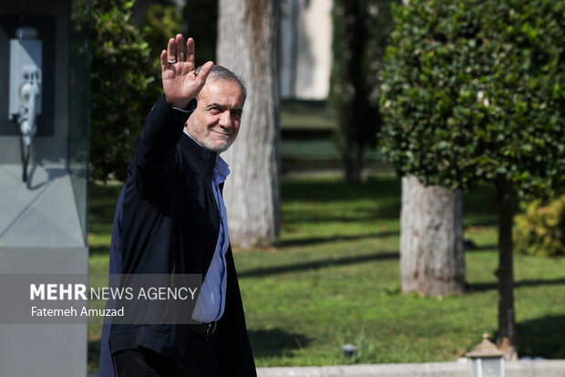 رییس جمهور قم را به مقصد تهران ترک کرد رییس جمهور قم را به مقصد تهران ترک کرد