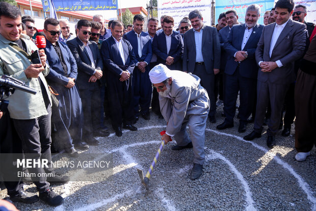 کلنگ زنی و افتتاح چند پروژه عمرانی در مریوان