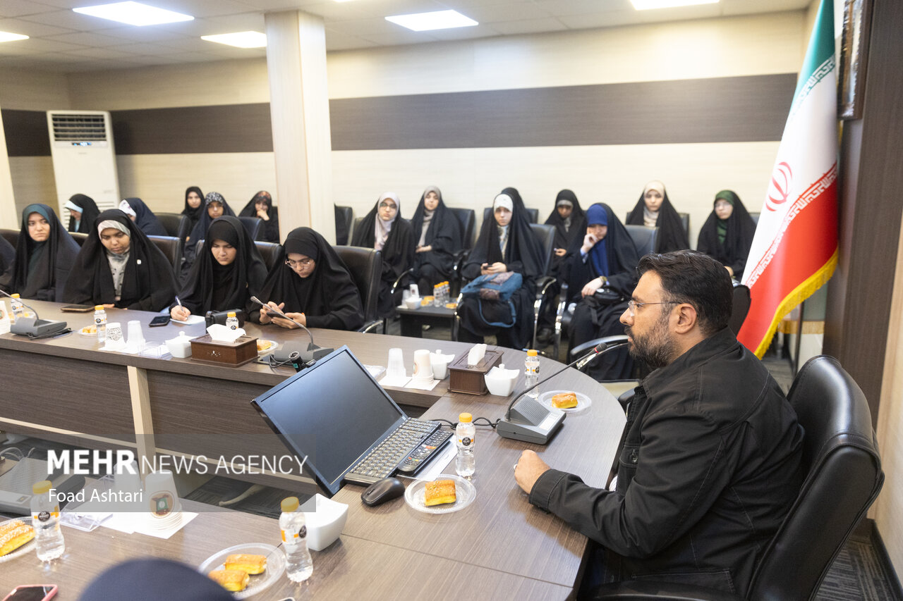 بازدید نوجوانان علاقه‌مند به رسانه از خبرگزاری مهر