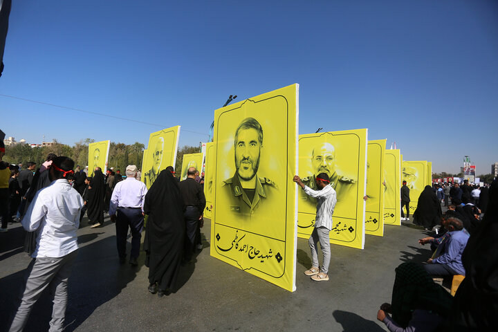 نمایش تصاویر شهدای انقلاب و جبهه مقاومت در اصفهان