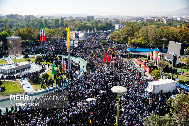 مراسم تشییع پیکر مطهر سردار شهید عباس نیلفروشان در اصفهان