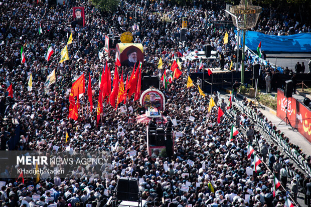 
Funeral for Gen. Nilforourshan in Isfahan