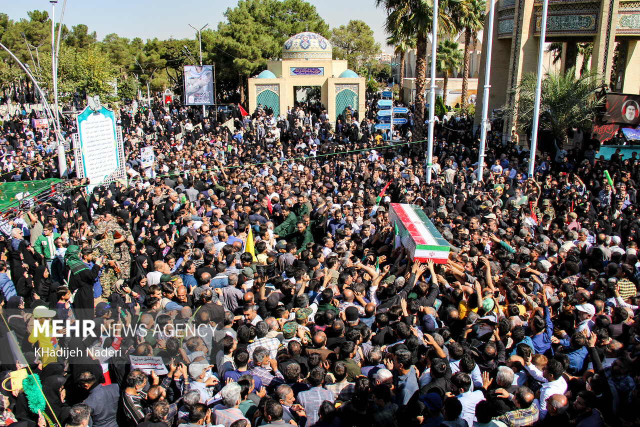 Şehit Nilfuruşan için İsfahan'da cenaze töreni