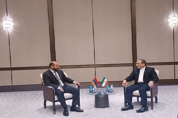 Iran, Armenia FMs hold meeting in Istanbul