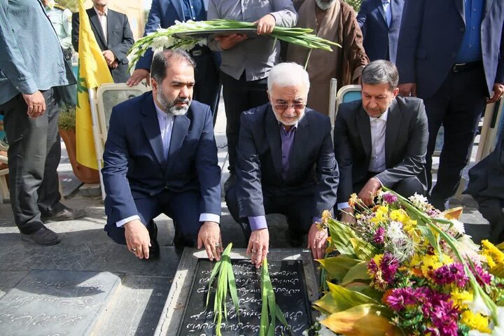 حضور وزیر کشور در گلستان شهدای اصفهان حضور وزیر کشور در گلستان شهدای اصفهان