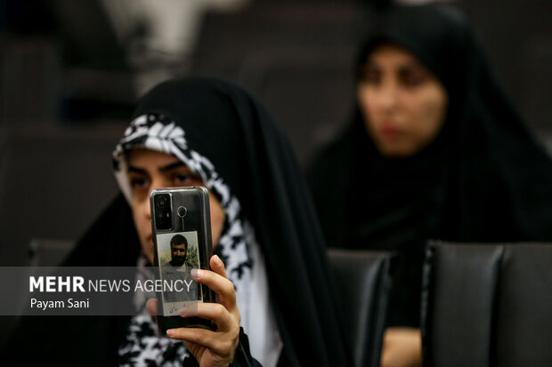 ادبیات است که به جهان حکم میکند