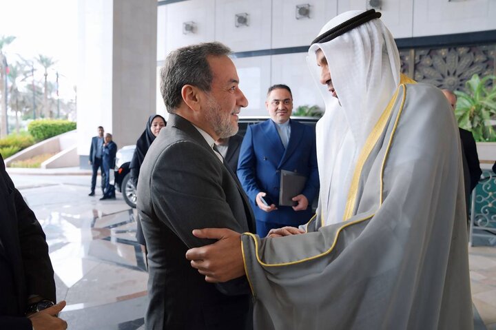 عراقچی با ولیعهد دولت کویت دیدار و گفتگو کرد عراقچی با ولیعهد دولت کویت دیدار و گفتگو کرد