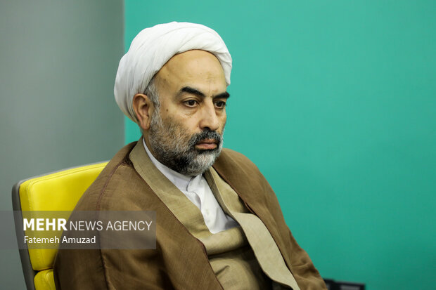 نهادها جایگزین احساس تکلیف فردی شده اند؛ نخوانده می گفتند «خیمه» نجس است