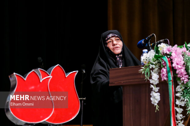 همایش بانوی پاسدار «مرضیه حدیدچی» در سنندج همایش بانوی پاسدار «مرضیه حدیدچی» در سنندج