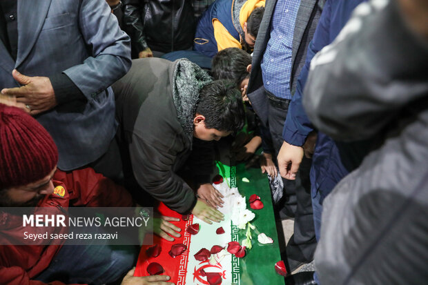 وداع مردم دهاقان با پیکر مطهر شهید مدافع امنیت وداع مردم دهاقان با پیکر مطهر شهید مدافع امنیت