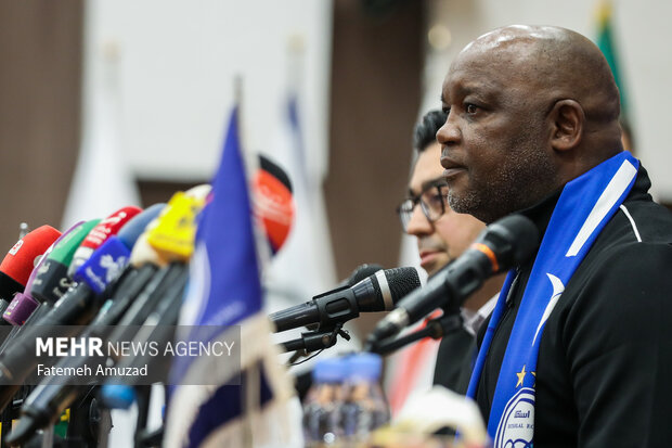 برق ورزشگاه تختی خرم آباد قطع شد/ شگفتی موسیمانه در اولین بازی برق ورزشگاه تختی خرم آباد قطع شد/ شگفتی موسیمانه در اولین بازی