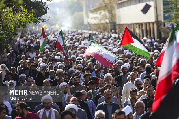 تشييع جثمان الشهيد الدكتور "علي حيدري" في مدينة قم المقدسة