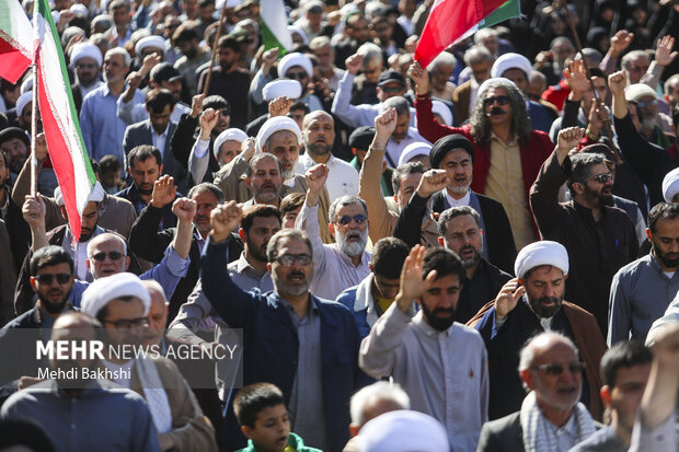 قم، شہید ڈاکٹر علی حیدری کی باشکوہ تشییع جنازہ، "مردہ باد اسرائیل" کے نعرے