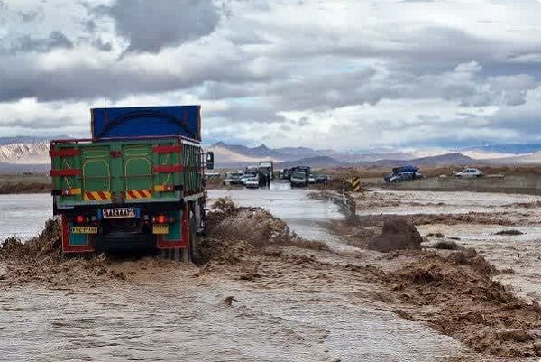 راهداران در حال بازگشایی مسیر میامی- جاجرم هستند