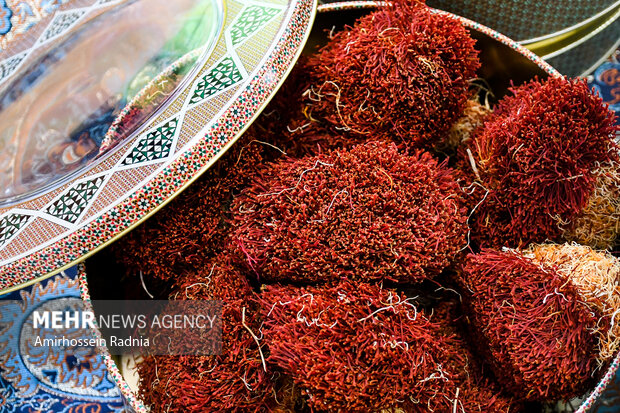 خطر فروش فلهای زعفران در خراسان جنوبی؛ دست فروشی ممنوع !