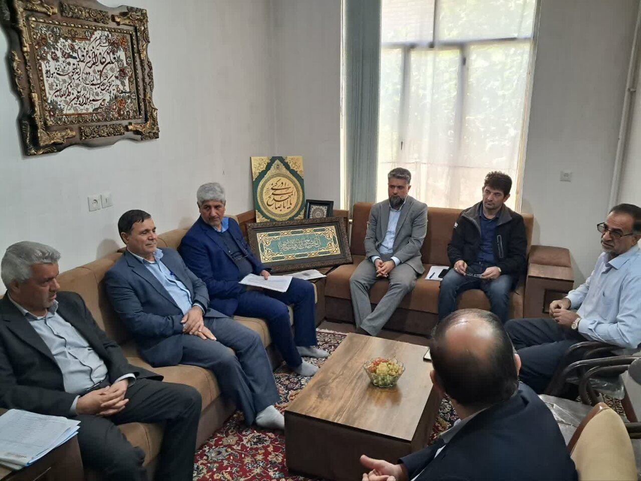 جلسه پیگیری پروژههای بهینهسازی آب کشاورزی شهرستان تویسرکان