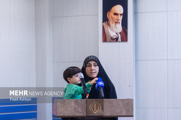 نشست جمعی از نخبگان کشور با محمد مخبر