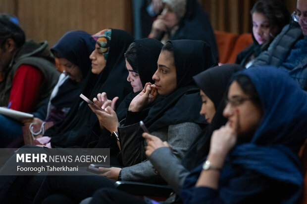 نشست خبری جشنواره تئاتر کودک و نوجوان