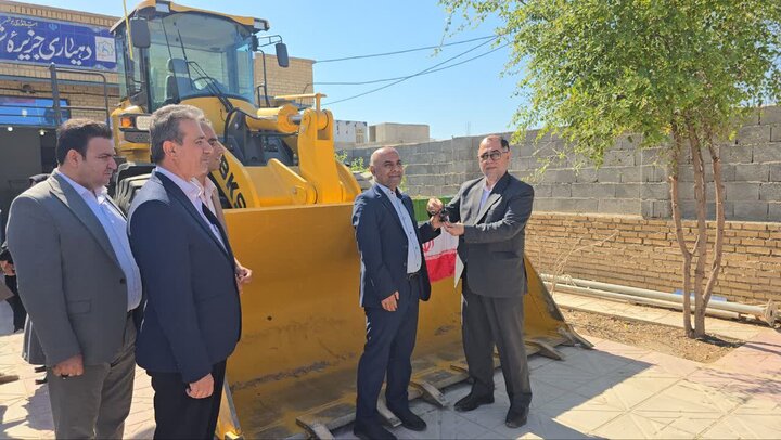 ۴ دستگاه ماشین آلات به دهیاریهای بخش بندر ریگ واگذار شد ۴ دستگاه ماشین آلات به دهیاریهای بخش بندر ریگ واگذار شد