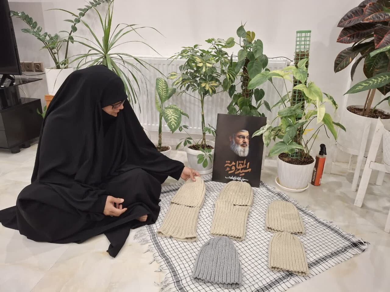 ذکر «یاجوادالائمه(ع)» در بافتههای زنان مشهدی برای جبهه مقاومت