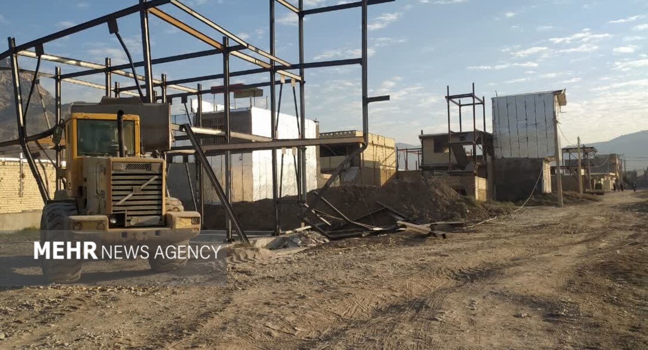 بازگشت ۵۰۰۰۰ مترمربع اراضی کشاورزی خرمآباد به چرخه تولید+ تصویر