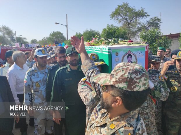 تشييع جثمان شهيدي الدفاع الجوي الايراني خلال التصدي للعدوان الصهيوني في "ماهشهر"