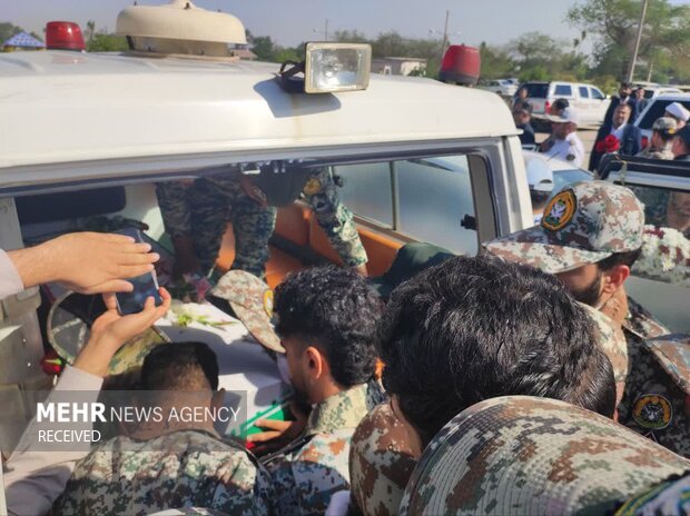 تشييع جثمان شهيدي الدفاع الجوي الايراني خلال التصدي للعدوان الصهيوني في "ماهشهر"