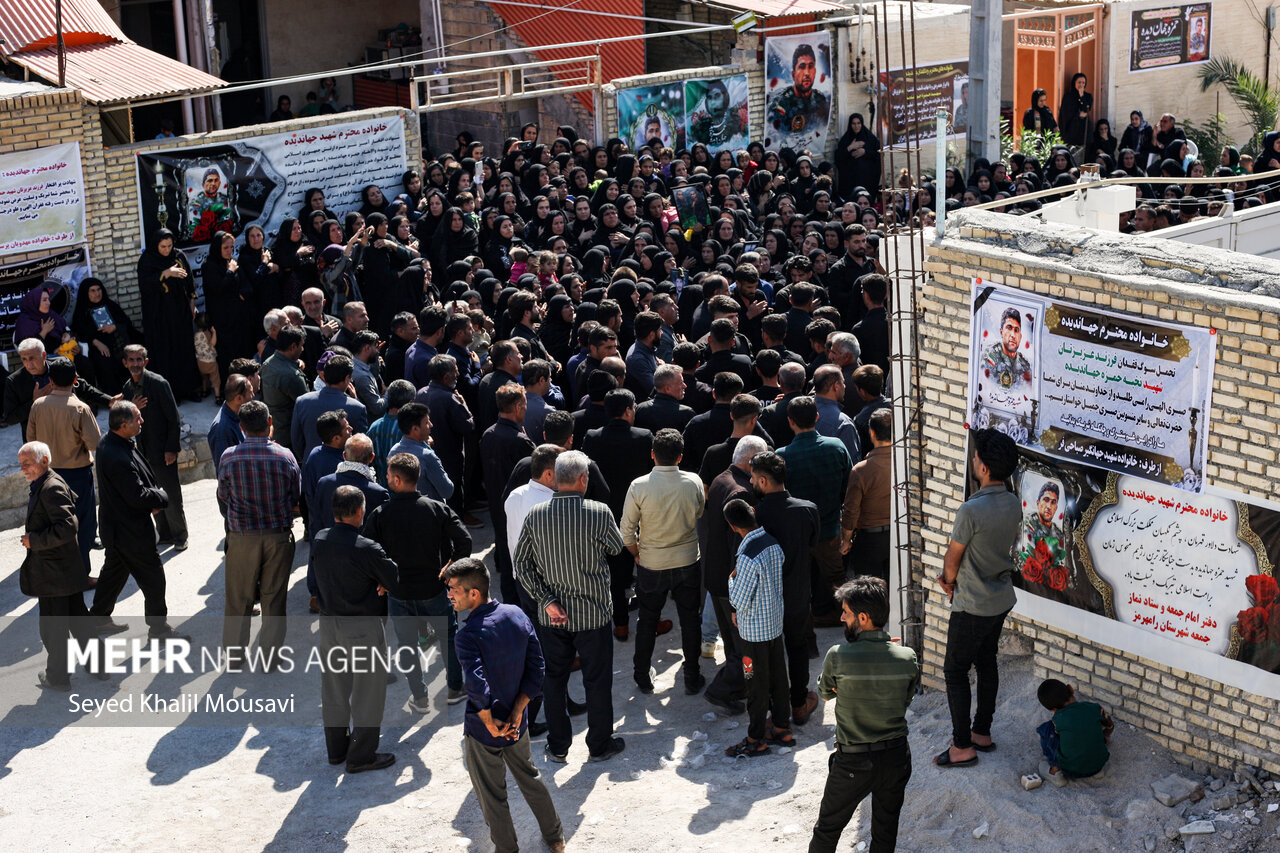 Şehit askerler için İran'da cenaze töreni düzenlendi