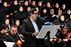 Ünlü İranlı şarkıcıdan Şiraz'da muhteşem konser