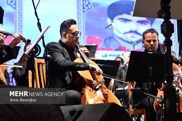 ارکستر سمفونی «والا شهیدان» با اجرای سالار عقیلی در شیراز