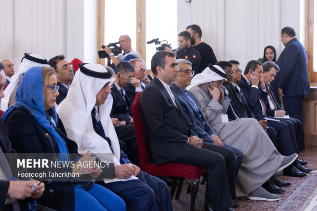 نشست وزیر خارجه باسفرای خارجی مقیم