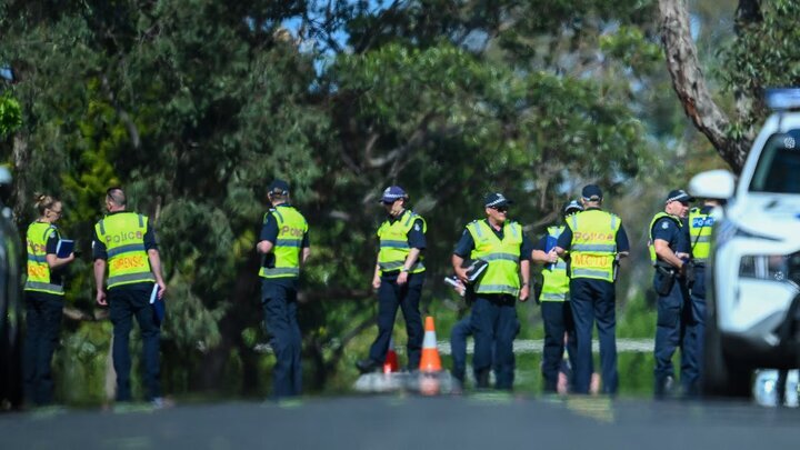 1 child dead, 4 injured as car crashes into Melbourne school