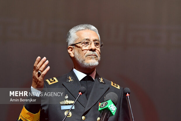 دریادار سیاری: پرچم اقتدار جمهوری اسلامی در پهنه دریاها به اهتزاز درآمد
